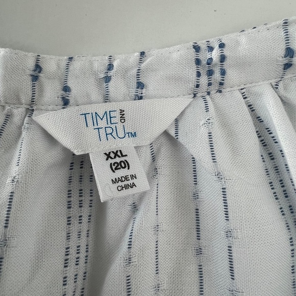 NWT Time and Tru Women's Split Neck Top with Flutter Sleeves size XXL (20) - Picture 7 of 11